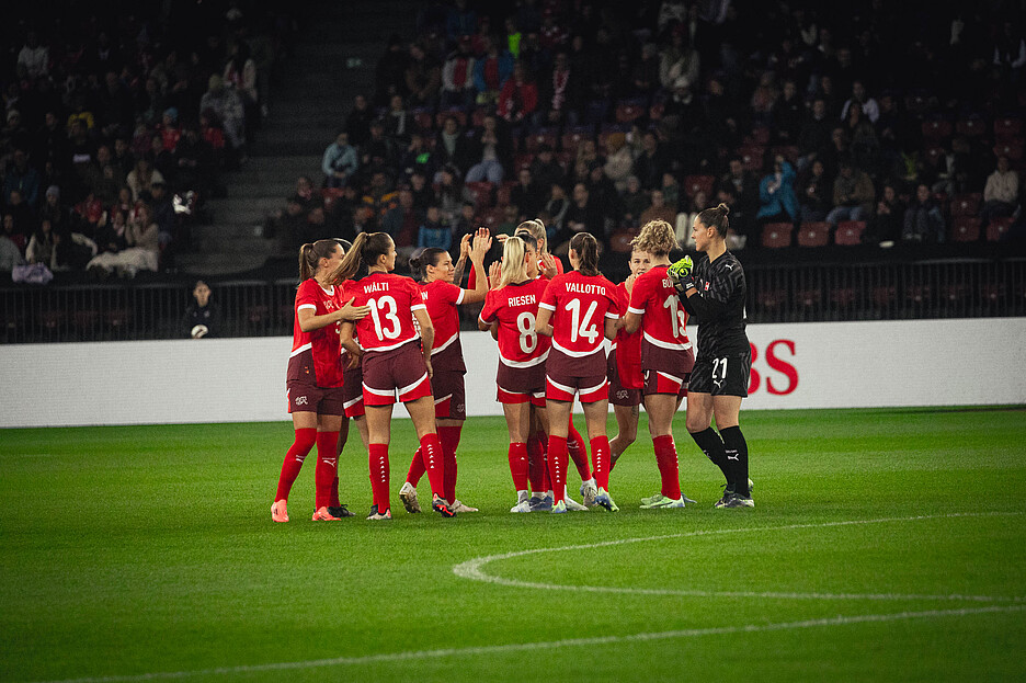 Bei Konzerten strömen bis zu 50 000 Besucherinnen und Besucher ins Letzigrund – bei Fussballspielen sind es bis zu 26 000. Dieses Jahr finden im Letzi zudem einige Spiele der UEFA Frauen-Europameisterschaft statt (Fotocredit: Sébastien Ross).