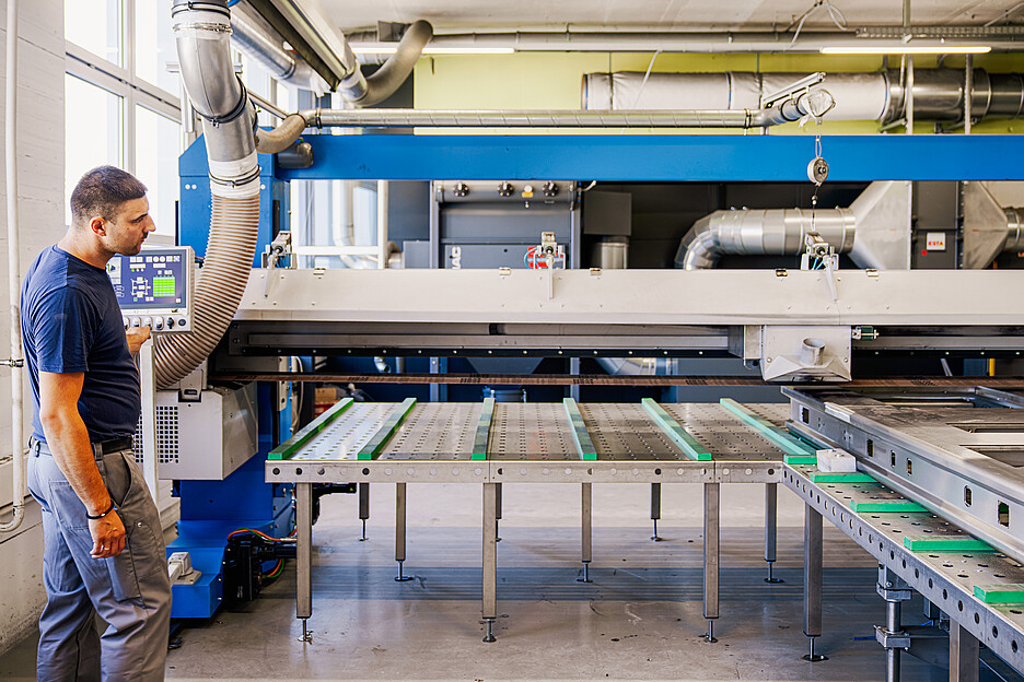 Das perfekte Finish macht den Unterschied. Die vollautomatische Schleifanlage gewährleistet eine hochqualitative Oberfläche.