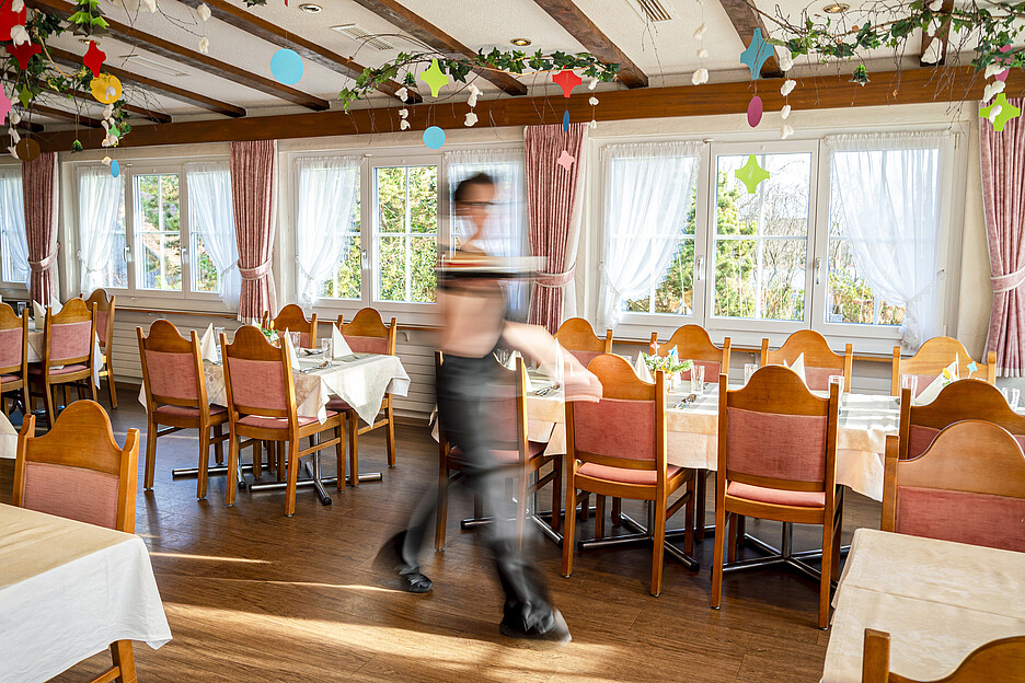 Schon die Eltern der beiden Schwestern, die den Betrieb heute führen, legten Wert auf eine Atmosphäre wie im Wohnzimmer: warm, persönlich und gemütlich.