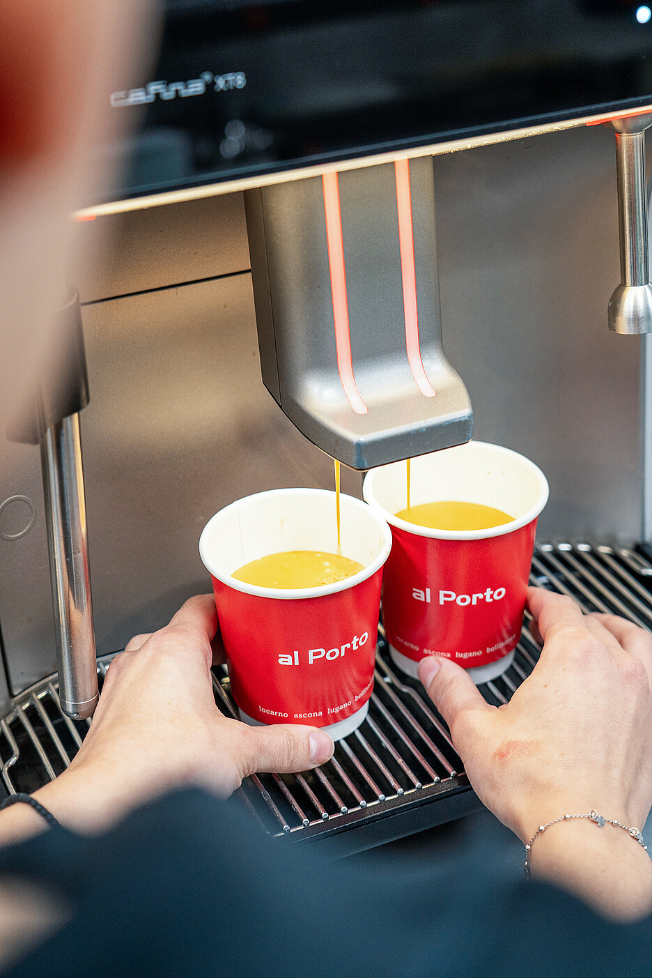 Die Schnellste ihrer Art: Bis zu 250 Kaffees pro Stunde brüht eine Cafina XT8, die in allen Al Porto Filialen als Doppeleinheit installiert ist.