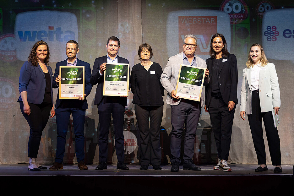 Nachhaltigkeits-Award: Constance du Réau, Transgourmet Schweiz AG, Andreas Brunner, Weita AG, Roger Renggli, Essity Switzerland AG, Ruth Burkhardt, Transgourmet Schweiz AG, Marcel Tiziani, E. Weber & Cie AG, Ursula Hersemeyer und Sophie Bosshart, Transgourmet Schweiz AG.