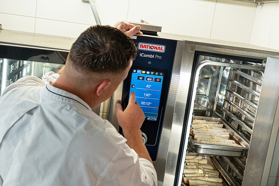 Der iCombi Pro benötigt rund 18 Prozent weniger Energie, senkt den Rohwareneinsatz um bis zu 15 Prozent und reduziert den Arbeitsaufwand um mehr als 40 Prozent im Vergleich zu früheren Geräten.