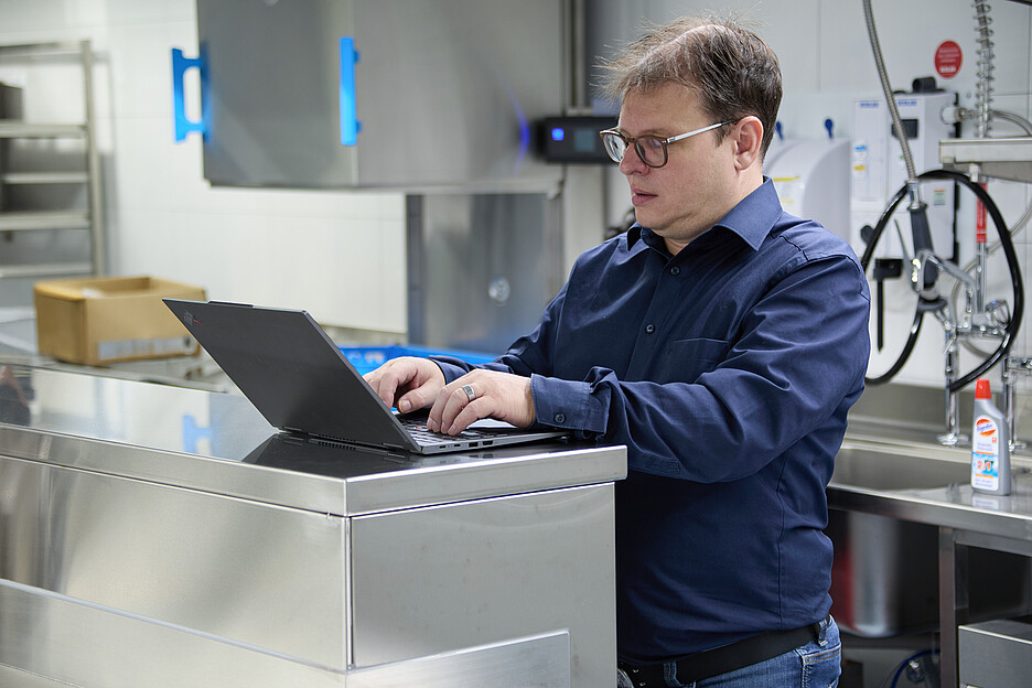 Pascal Krebs, Gastronomiefachplaner und Vorsitzender der Geschäftsleitung von H Plus S, sensibilisierte die Bauherrschaft frühzeitig dafür, bei der gewerblichen Kälte auf das natürliche Kältemittel CO₂ zu setzen.