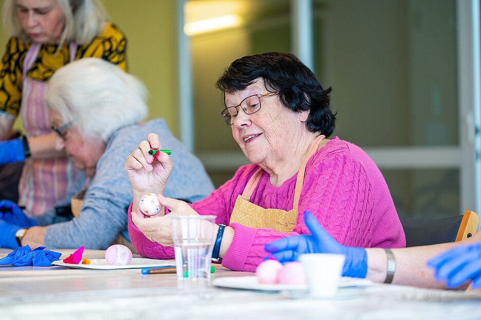 Rund 100 Bewohnende haben im Alters- und Pflegeheim der Genossenschaft Wohnen im Alter ihr Zuhause.