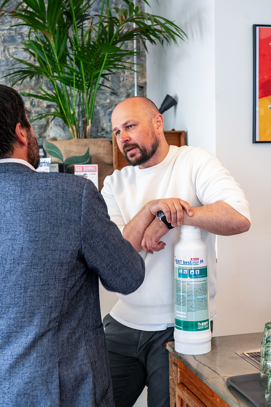 Die BWT-Patronen kann Jerome Legras, Coffee Manager im Oh Martine!, selbst auswechseln.