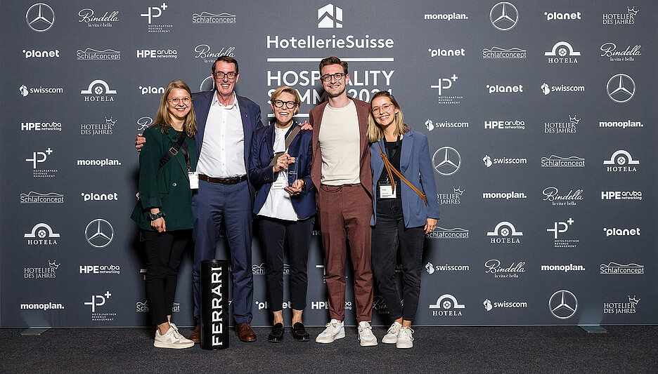 Kathrin Bachmann, Andreas Züllig, Claudia Züllig-Landolt (Gewinnerin Special Award 24), Jamie Rizzi und Michelle Juker (alle Hotel Schweizerhof Lenzerheide).