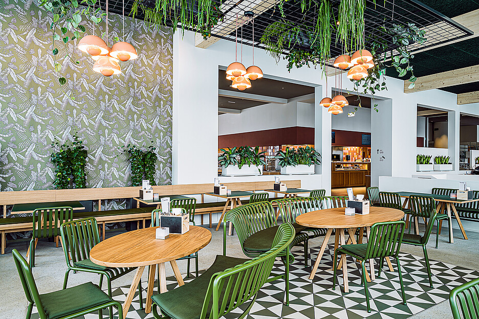 Mit einem einzigartigen Farb- und Stil-Konzept der Innenarchitekten IDA14 sind die verschiedenen Restaurantbereiche für Seminar- und Tagesgäste einzigartig konzipiert.