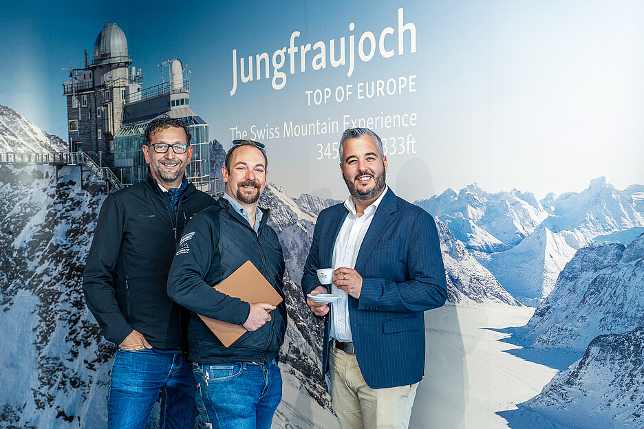 Für Patrick Lerch, Regionalleiter Verkauf der Rex-Royal AG, Martin Uetz, Leiter der Jungfrau Gastronomie AG und Marco Schwarzenbach, Marketing Manager der Rex-Royal AG, stehen Qualität, Service und das Gästeerlebnis an oberster Stelle (v.l.).