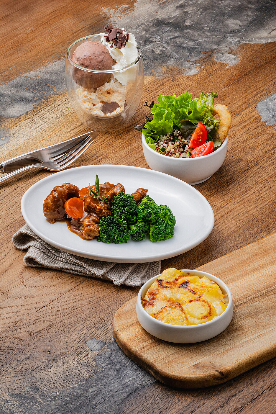 3-4 Handgriffe-Gericht Rindsvoressen.