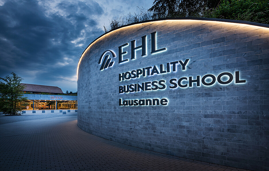 Die École hôtelière de Lausanne, kurz EHL, wurde 1893 als erste Hotelfachschule der Welt gegründet und letztes Jahr in EHL Hospitality Business School umbenannt. Damit unterstreicht die EHL den Managementcharakter ihrer Ausbildungen, die längst nicht nur in der Hotellerie gefragt sind.
