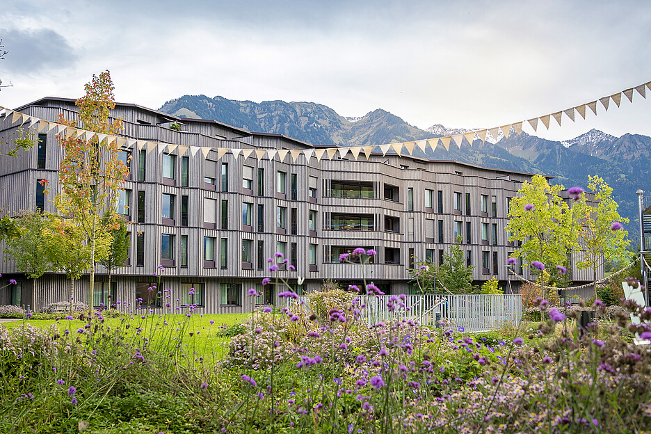 Von viel Natur umgeben: Das neuerbaute Haus «Schmetterling», konstruiert aus überwiegend einheimischem Holz.