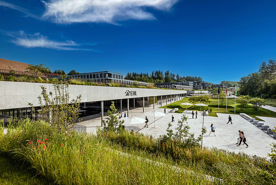 An der EHL sind 3700 Studierende aus 120 Nationen immatrikuliert. Die Hochschule steht im QS-Ranking für Hospitality & Leisure Management seit sieben Jahren in Folge an der Spitze.