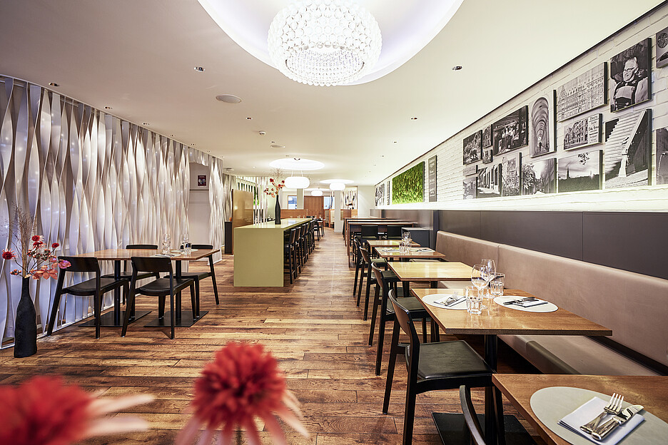 Das Bärenhöfli wurde 1880 als erstes alkoholfreies Restaurant der Stadt Bern eröffnet und setzte diese Tradition bis 2011 fort. Damals wurde das Restaurant umfassend renoviert.