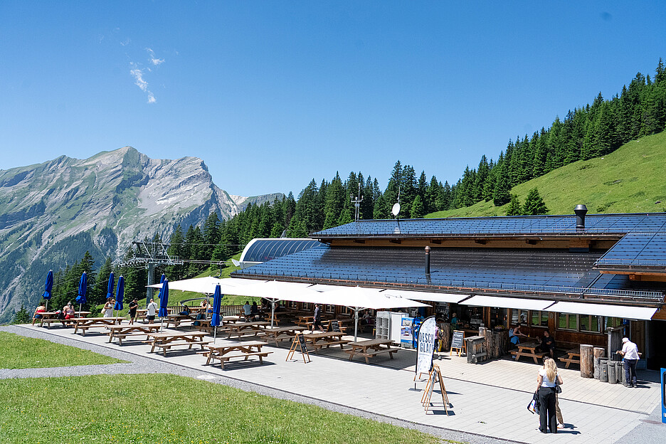 Seit 2020 gehört das Restaurant Bergstübli bei der Bergstation zum Berghotel Oeschinensee und wurde im Zuge der Neukonzeptionierung ebenfalls auf Selbstbedienung ausgerichtet.