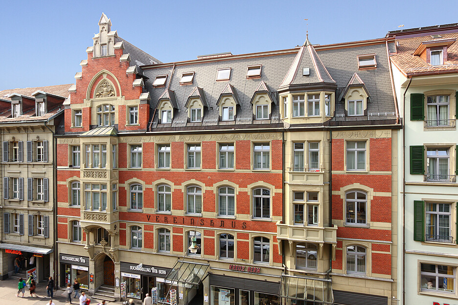 Das Hotel Kreuz in Bern bietet 96 moderne Hotelzimmer. Zum Haus gehören zudem das Restaurant Bärenhöfli sowie das Kongresszentrum Kreuz mit vielseitigen Räumen für Business- und Privatveranstaltungen.