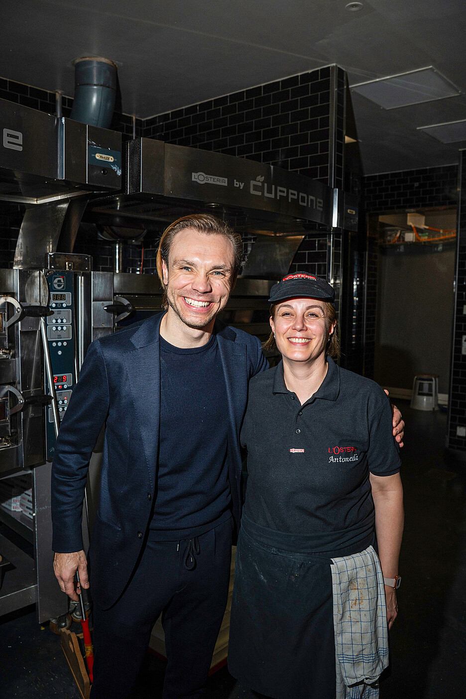 Marco Rummenigge, Geschäftsführer der LO Suisse AG, und Küchenchefin Antonella Moccioelella.