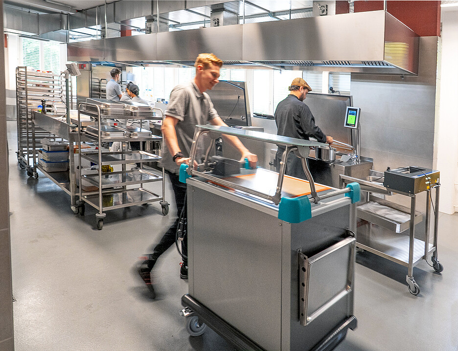 Der Multiserv-Wagen von Socamel ermöglicht die sichere Kühlung, Regeneration und Ausgabe von Speisen in einem Gerät – flexibel einsetzbar in Cook-Serve-, Cook-Chill- und Cook-Freeze-Systemen.