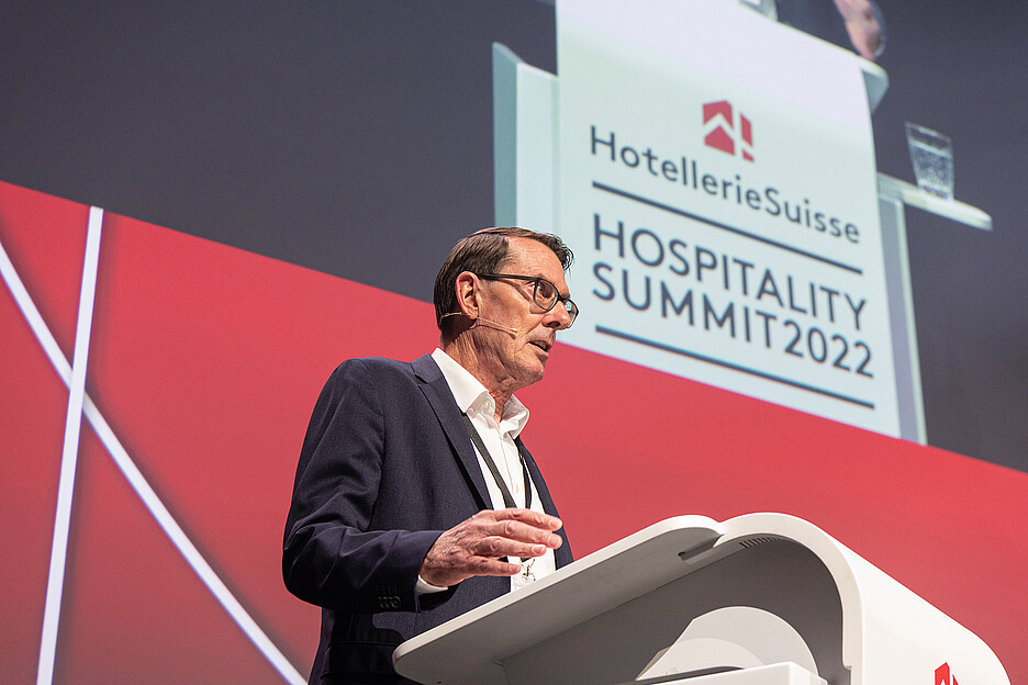 HotellerieSuisse Präsident Andreas Züllig bei der Eröffnungsansprache des diesjährigen Hospitality Summit.