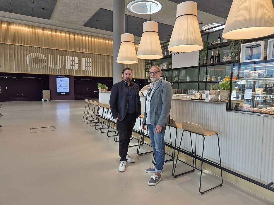 Thomas Herger, Leiter Gastronomie Bernexpo Areal und Mitglied der Geschäftsleitung der Sportgastro AG (l.) und Sandro Colombo, Leiter Gastronomie und Inszenierung der Bernexpo Groupe und damit verantwortlich für das Look&Feel und Gästeerlebnis bei allen Events und Messen.