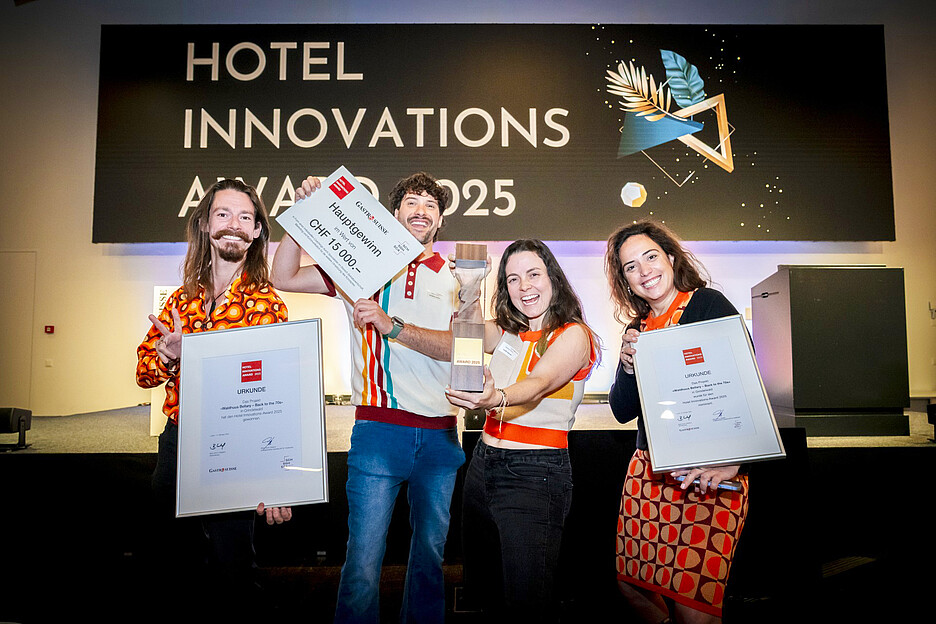 Die Groove Crew feiert den Gewinn des Hotel Innovations-Awards / Weiterer Text über ots und www.presseportal.ch/de/nr/100007695 / Die Verwendung dieses Bildes für redaktionelle Zwecke ist unter Beachtung aller mitgeteilten Nutzungsbedingungen zulässig und dann auch honorarfrei. Veröffentlichung ausschließlich mit Bildrechte-Hinweis.