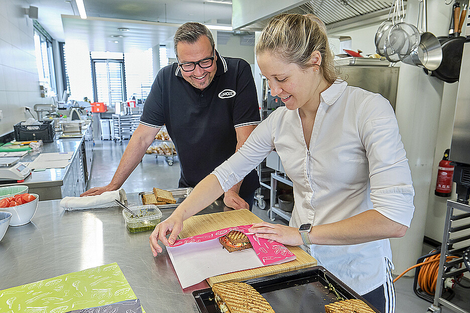 Rausnehmen und abpacken: Der Speed-X punktet mit sensationellen Garzeiten. Im Hyper.Speed-Modus sind 4 Toasties in 90 Sekunden fertig, mit Heissluft benötigen 5 Bleche à 9 Toastys 260 Sekunden.