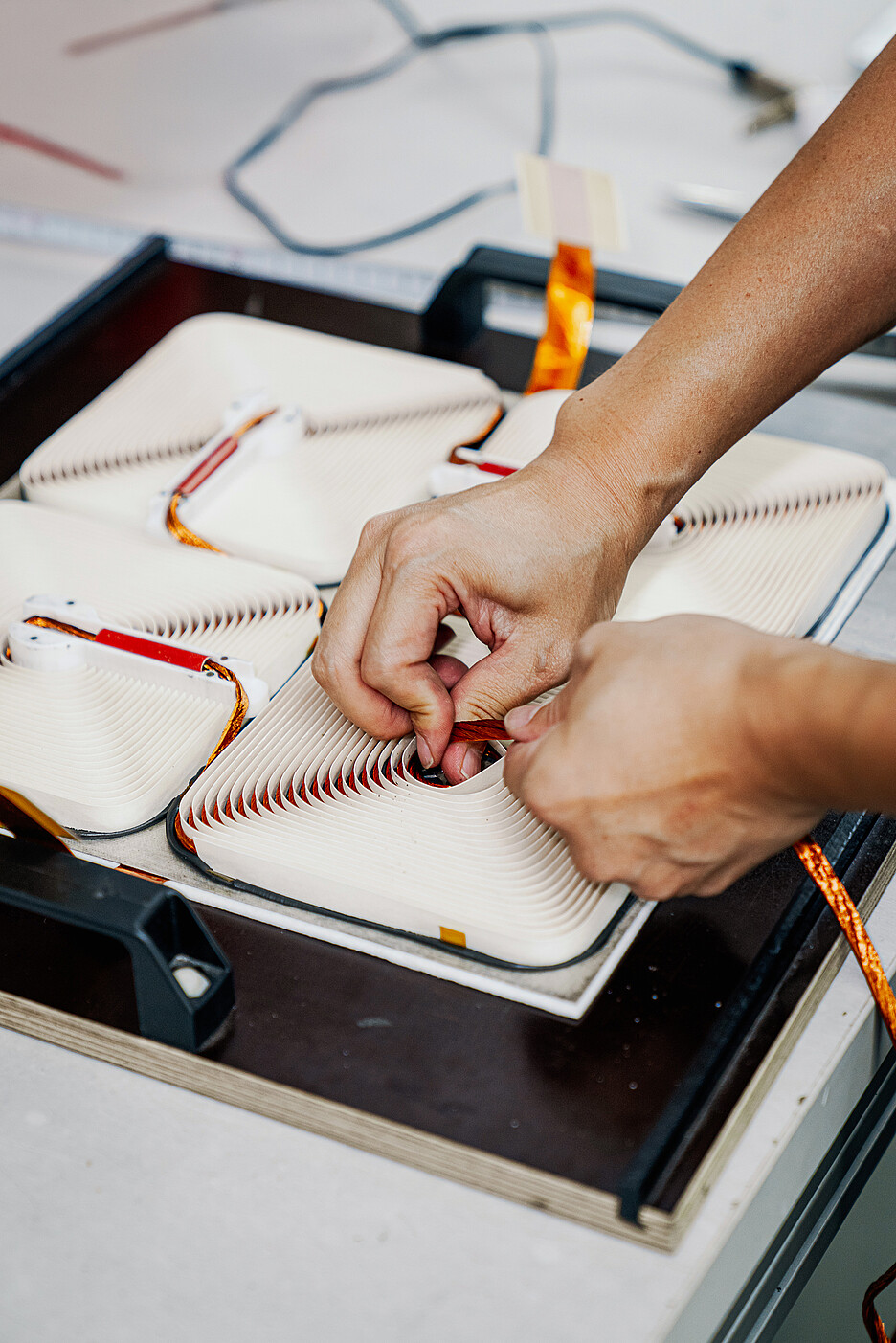 Blick in den Montagebereich: Hier kommen sämtliche Herdbestandteile zusammen. Links davon ist das zentralisierte Lager.