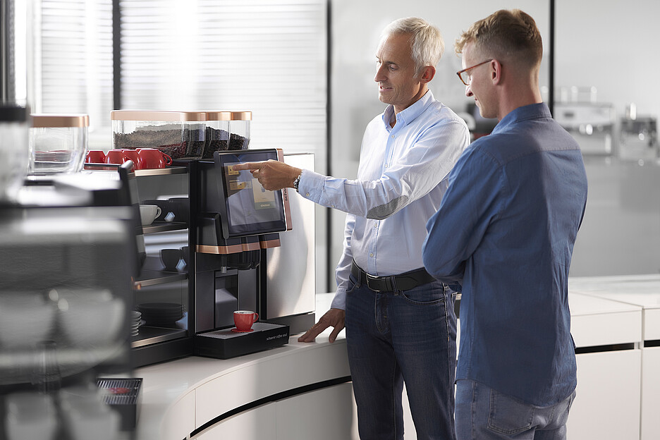 Die Expert:innen des Schaerer Coffee Competence Centre teilen ihr tiefgreifendes Wissen rund um „Die perfekte Einstellung“ aller Maschinenparameter für höchsten Kaffeegenuss.