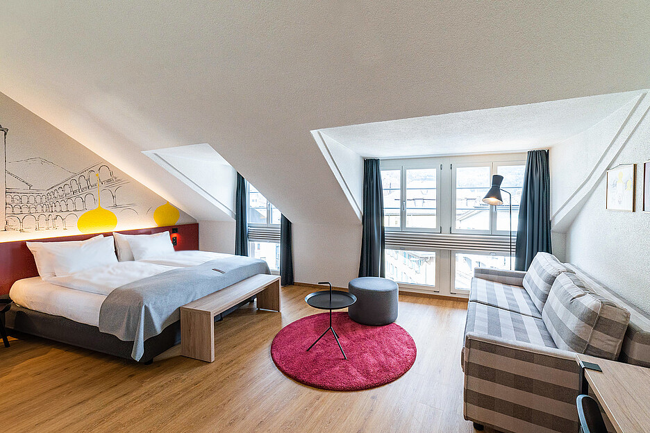 Frische Modernität in historischen  Mauern: Junior Suite im Stockalperhof.