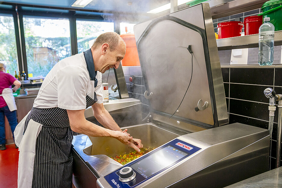 Küchenchef Peter Anliker und sein Team legen Wert auf saisonale Zutaten.