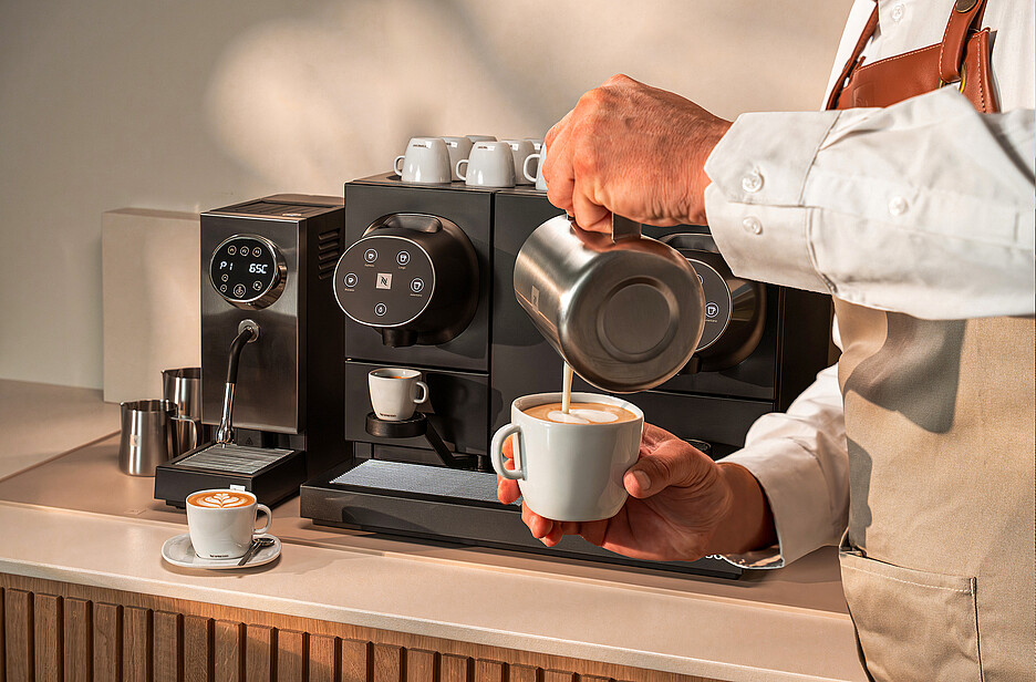 Nespresso Momento Black Series und Steamer Pro: die perfekte Kombination für alle Rezepte mit Milch.