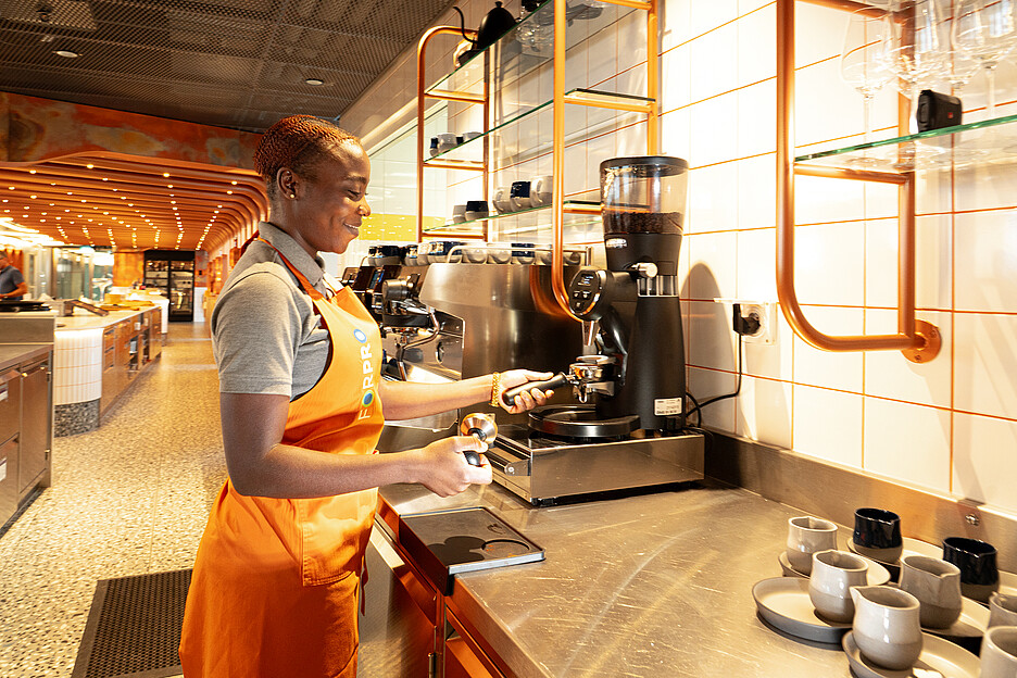 Die Rancilio Kryo Elite Kaffeemühle mit 64 mm Flachmahlsteinen und digitalem Display sorgt für eine einfache Bedienung und optimale Kaffeequalität.