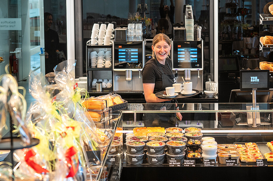 So macht Arbeiten Spass: Die schnellen Mahlscheiben des Cafina-Mahlwerks machen Tempo für bis zu 250 Tassen pro Stunde.