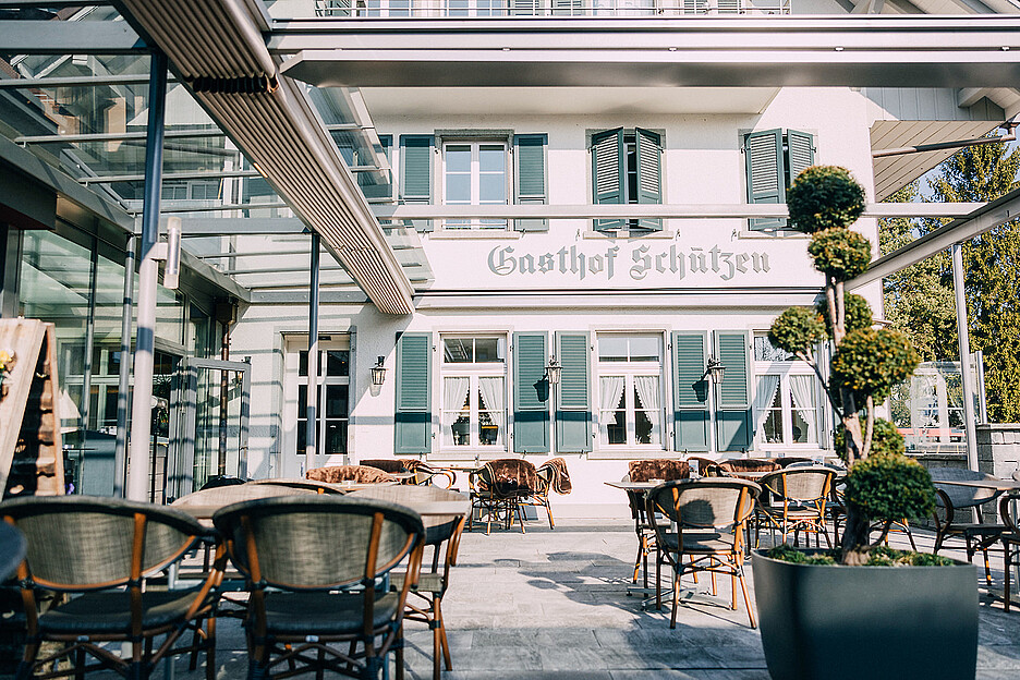 Hotel Sch� Innen und aussen stehen den Gästen im Hotel Restaurant Schützen in Steffisburg je 120 Sitzplätze zur Verfügung.