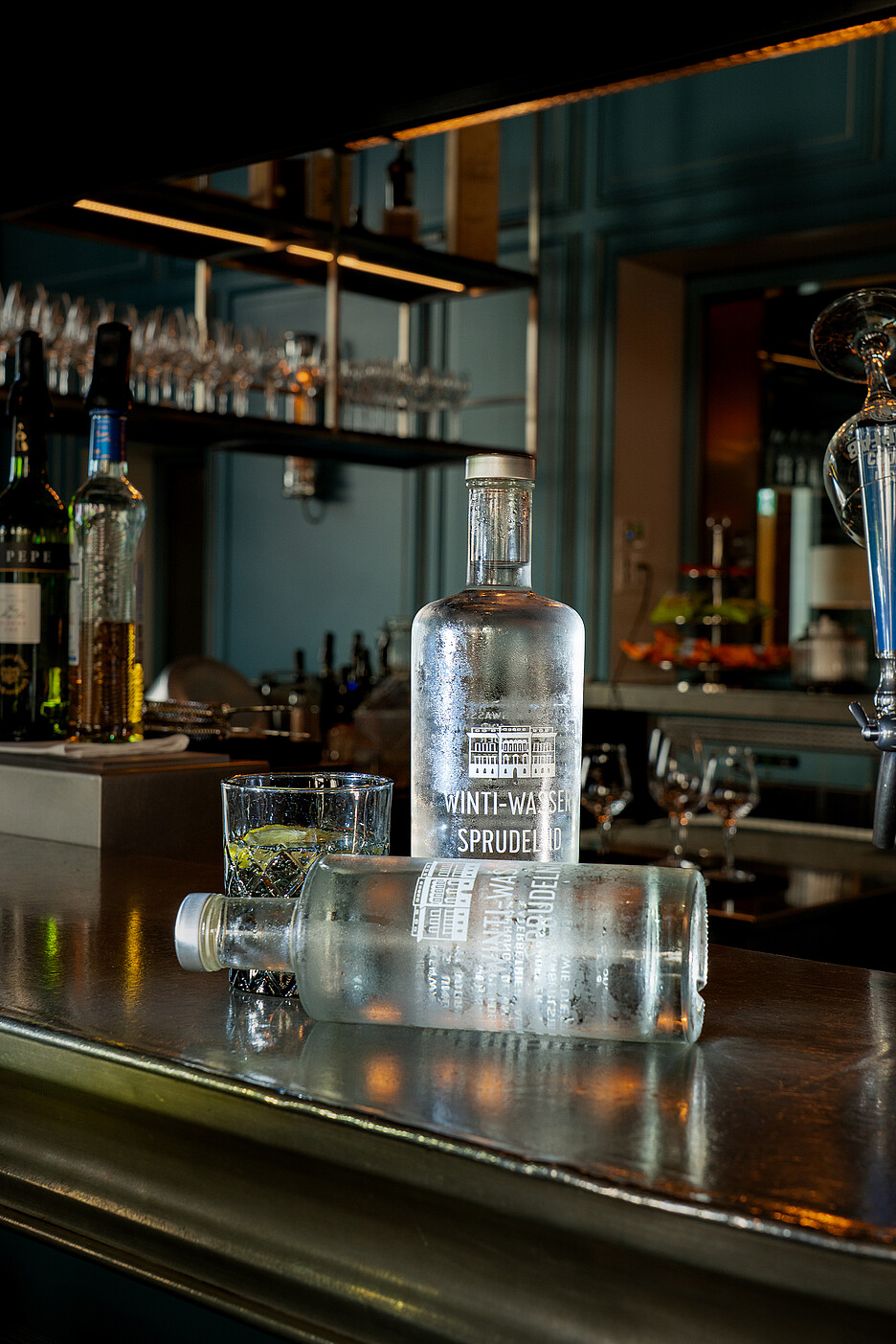 Das Casinotheater Winterthur liess bei Ma Bouteille ihre eigenen Flaschen branden und konnte als Sponsor dafür die Zürcher Kantonalbank und Swica gewinnen.