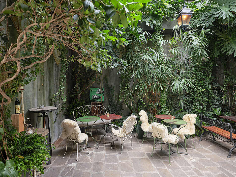 Zum Restaurant gehört ein schöner Wintergarten, ideal für grössere Gruppen, einen Apéro riche oder ein kleineres Fest.
