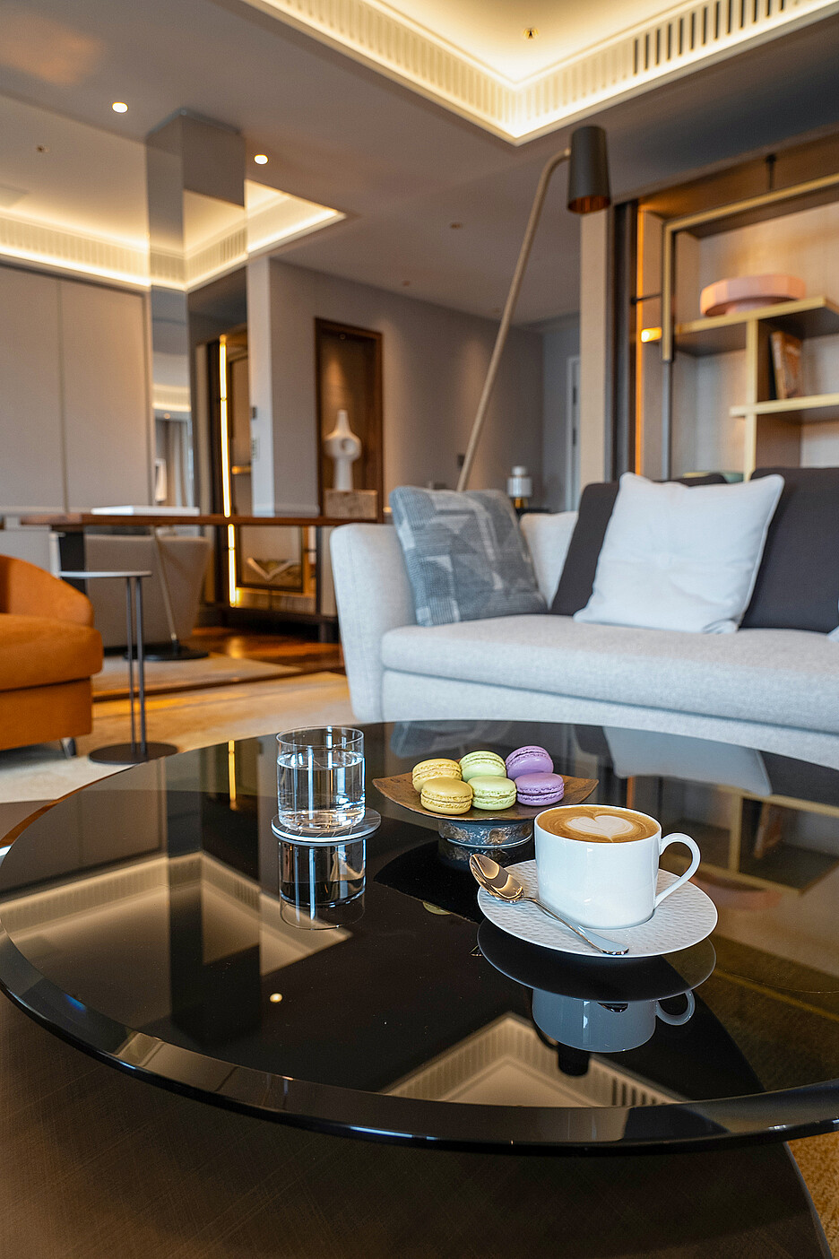 Kaffeegenuss in Zimmern und Suiten – das gehört zum legendären Service im Mandarin Oriental Savoy dazu.