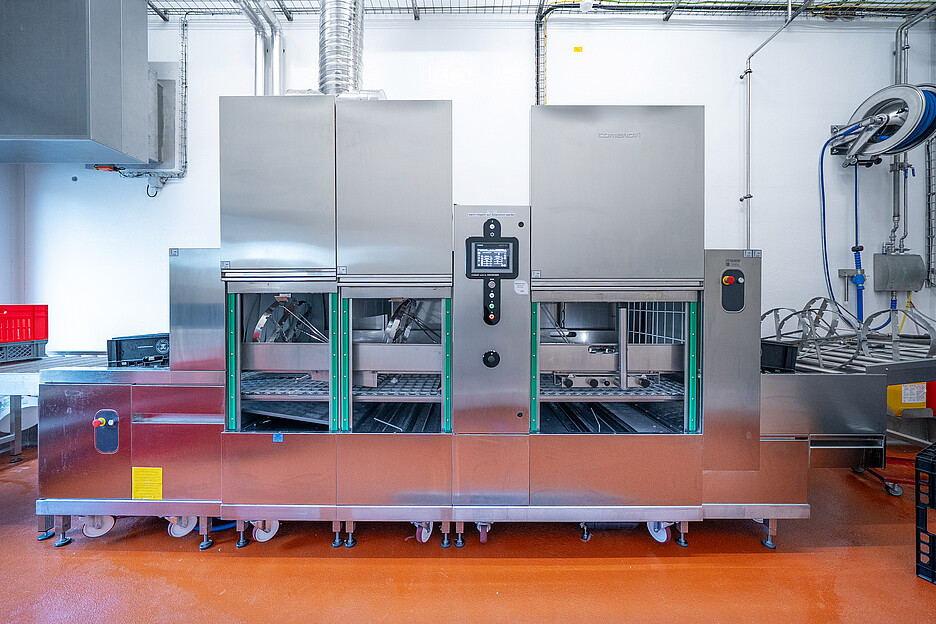 Geschäftsführer Raffael Jenzers Fazit zum Bandgeschirrspüler: «Zuverlässig und leistungsstark, selbst bei hohem Aufkommen. Das ist genau das, was das Metzgerhuus mit seinen hohen Hygienestandards braucht.»