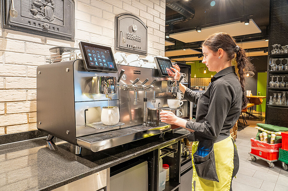 Die Mytico-Linie von Franke Coffee Systems vereint das elegante Design einer Siebträgermaschine mit den technischen Vorzügen eines topmodernen Vollautomaten.