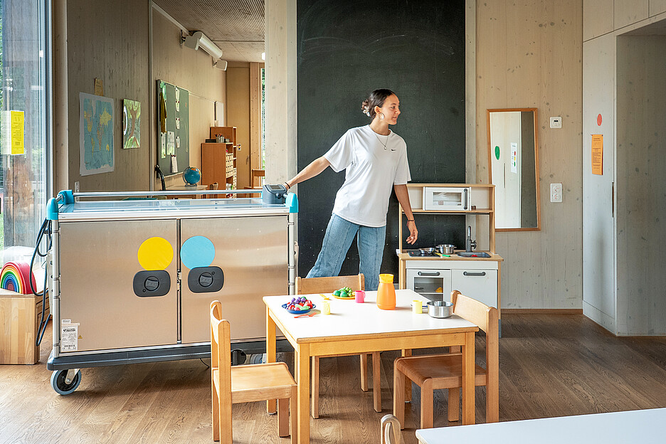 Zwölf Multiserv-Wagen von Socamel unterstützen Culinaria: je ein Gerät pro Standort, das kühlt, regeneriert und gleichzeitig als Ausgabebuffet dient.