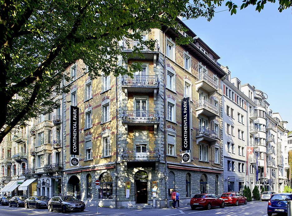 Im Herzen von Luzern, nahe dem Bahnhof, bietet das Hotel Continental Park 86 Zimmer und verwöhnt die Gäste im Restaurant Bellini Locanda Ticinese mit Tessiner Spezialitäten.